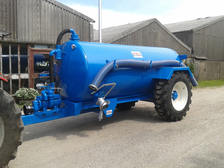 1600 Gallon Vacuum Tanker